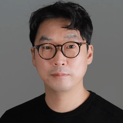 Der Kontrabassist Marcello Sung-Hyuck Hong