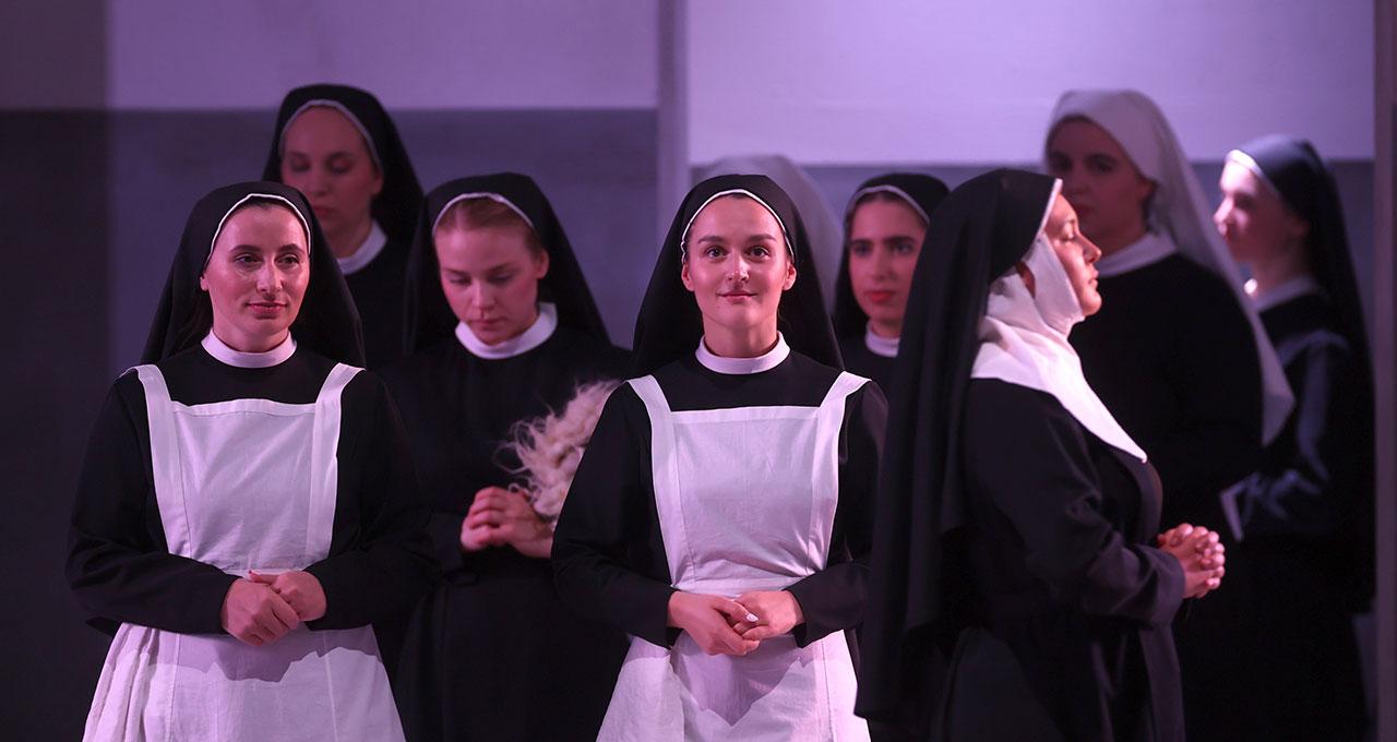 Suor Angelica · Mese Mariano - Bühnenbild